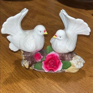 Vintage Charming White Dove Figurine with Pink Roses